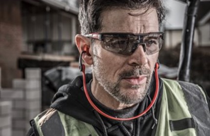 Milwaukee 4932478907 Safety Glasses feature grey anti-scratch and anti-fog lenses Milwaukee 4932478907 Safety Glasses